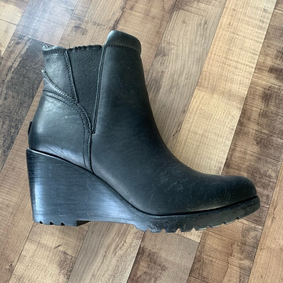 Sorel Black Ankle Booties with Chunky Heel - Picture 4 of 6